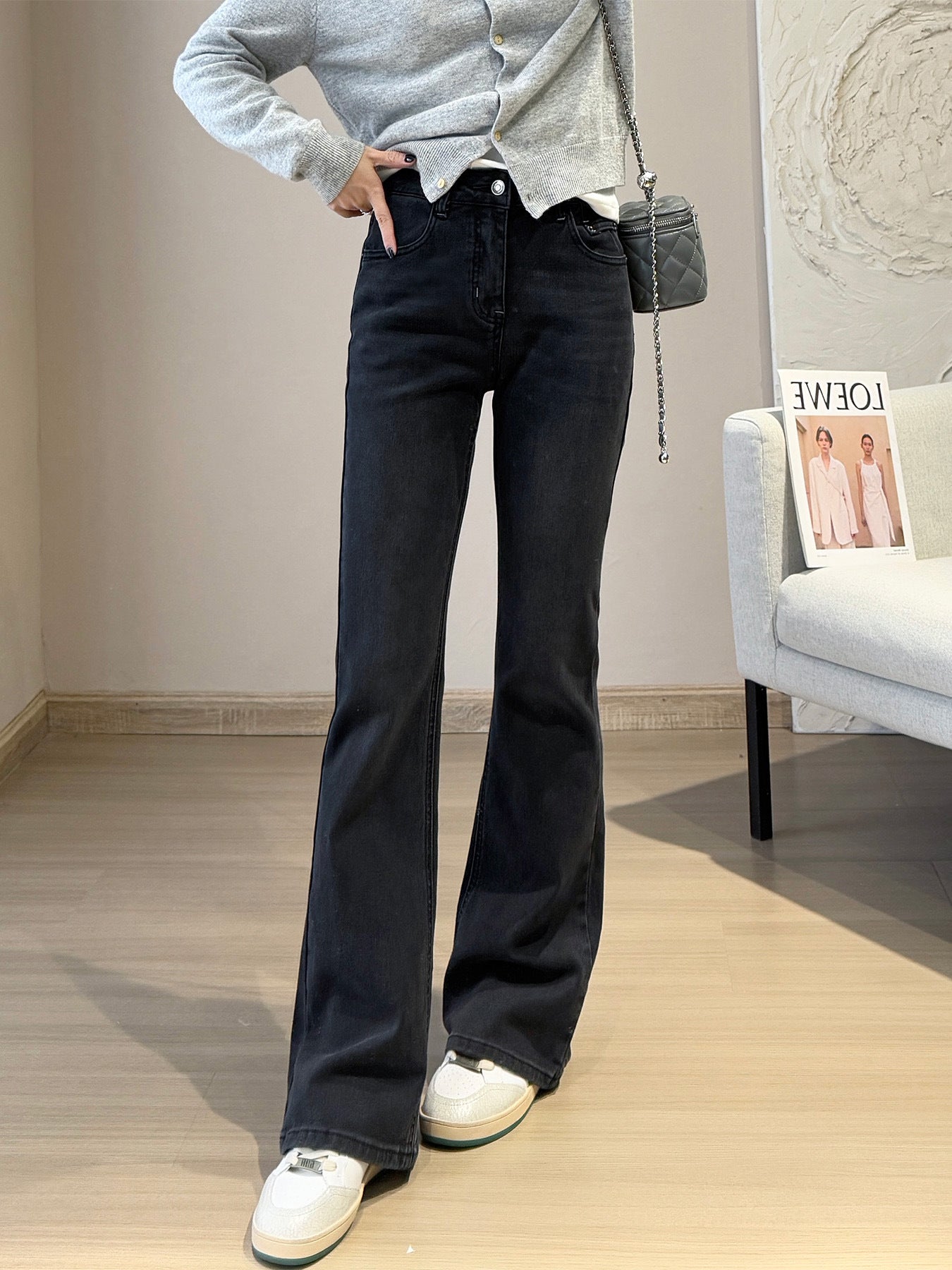 Pantaloni „Slim Flare Elegance”