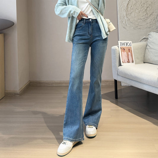 Pantaloni „Slim Flare Elegance”