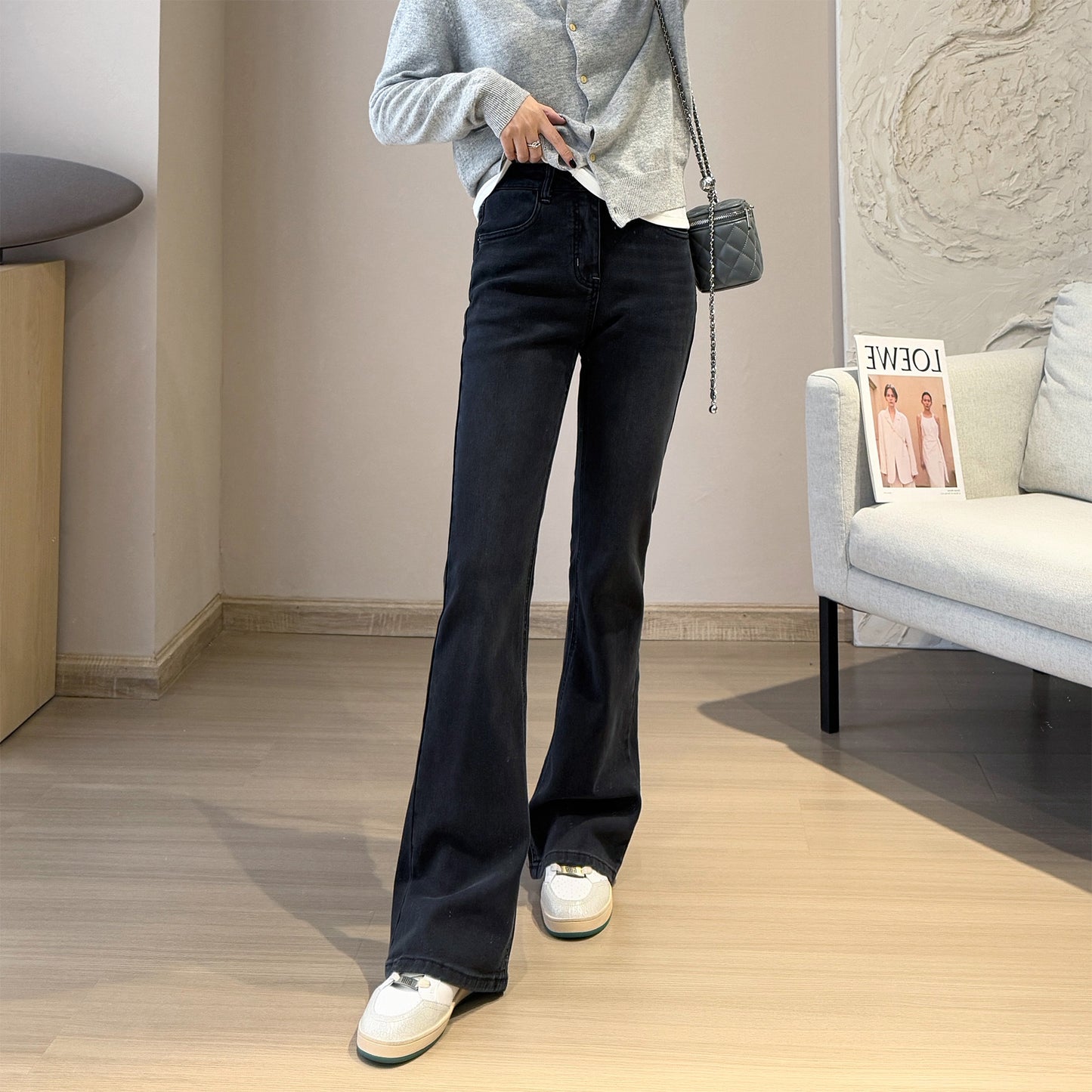 Pantaloni „Slim Flare Elegance”